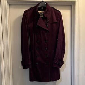 Elegant Double-Breasted Burberry Trench Coat in Deep Burgundy